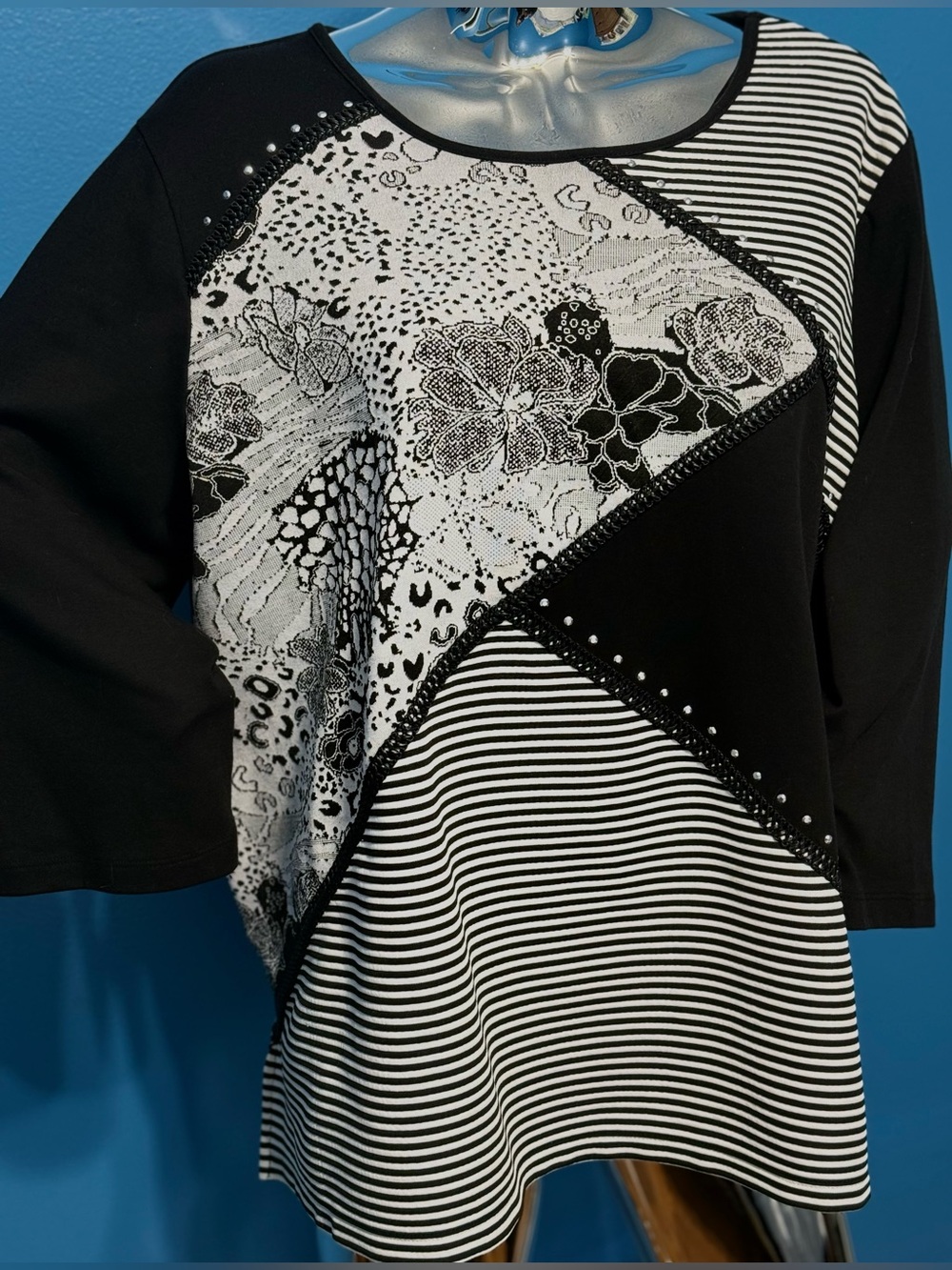 Alfred Dunner Black and White Mixed Print Crew Neck Sweater